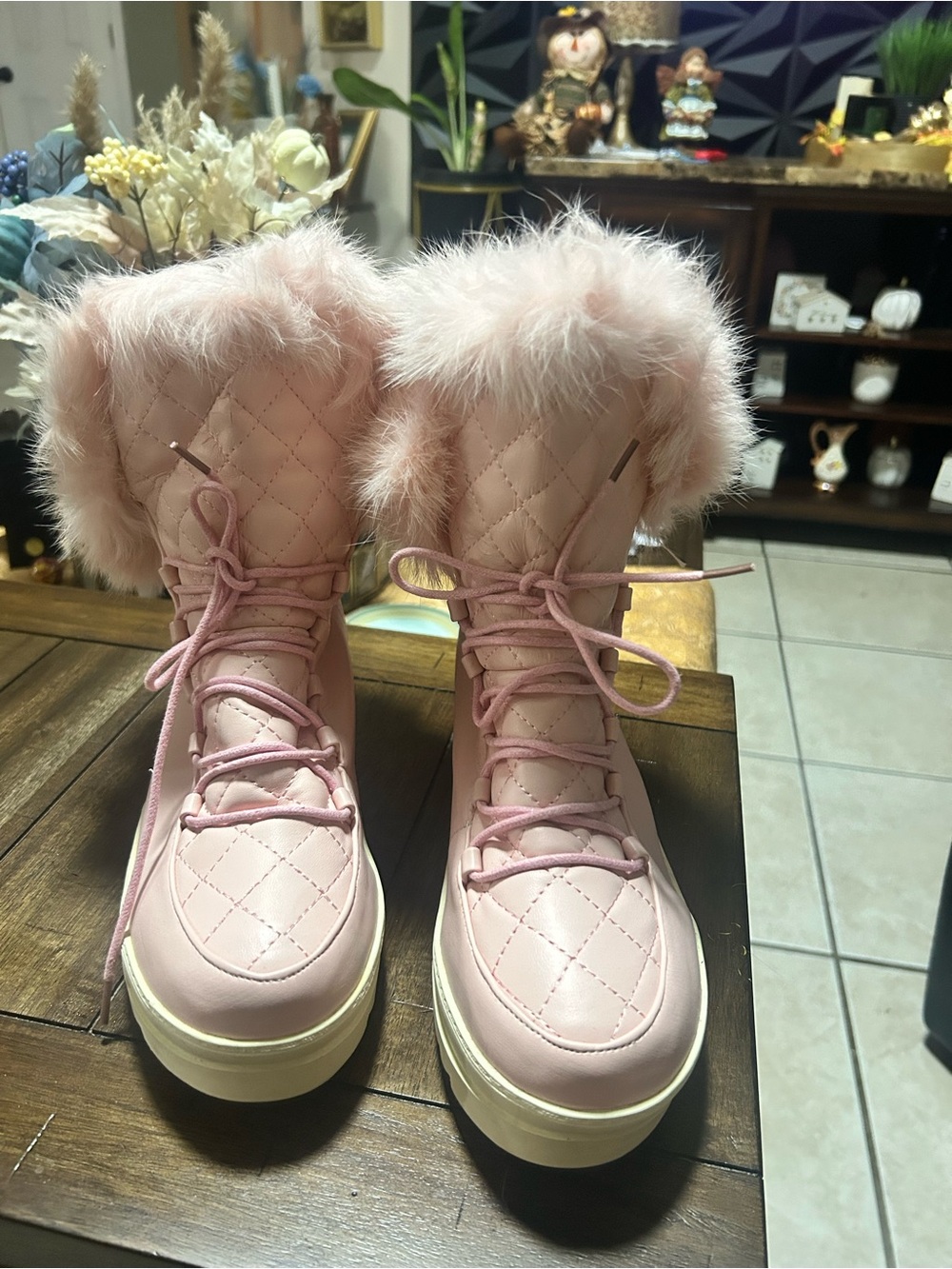 Women’s Pink Faux Fur Winter Boots Size 8 – Quilted Lace-Up